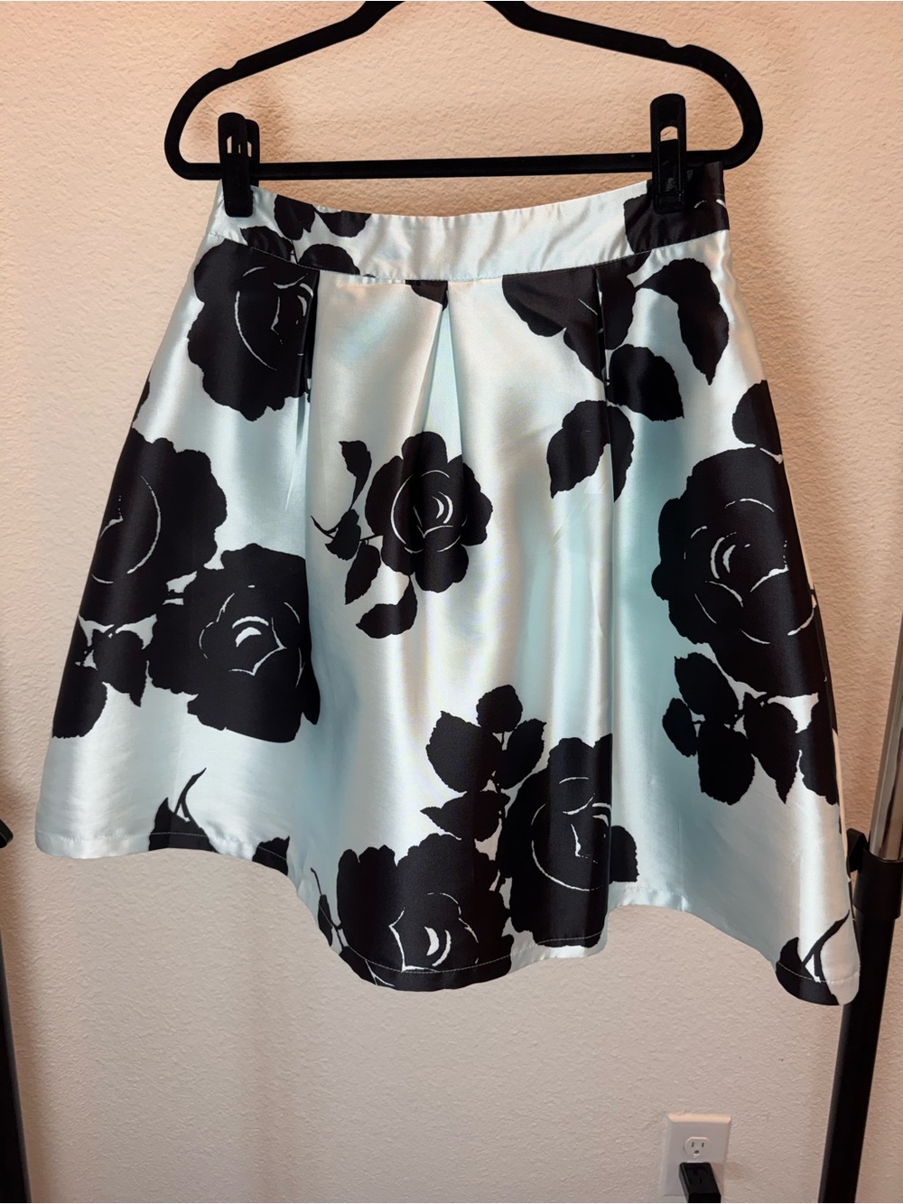 SP Black & White Floral Satin A-Line Skater Skirt Women’s Medium